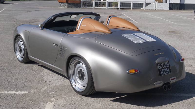 The Porsche 356 Speedster-Inspired Iconic Autobody 387 Is Actually A 987 Boxster In a Classic Suit
- image 1010146